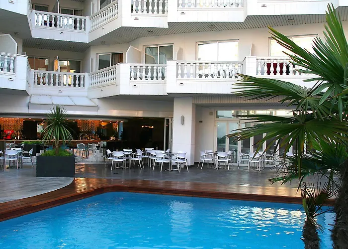 Bernat Ii 4*sup מלון